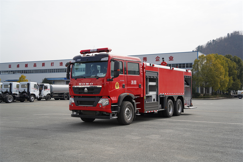 【汉成牌】重汽豪沃12吨泡沫消防车