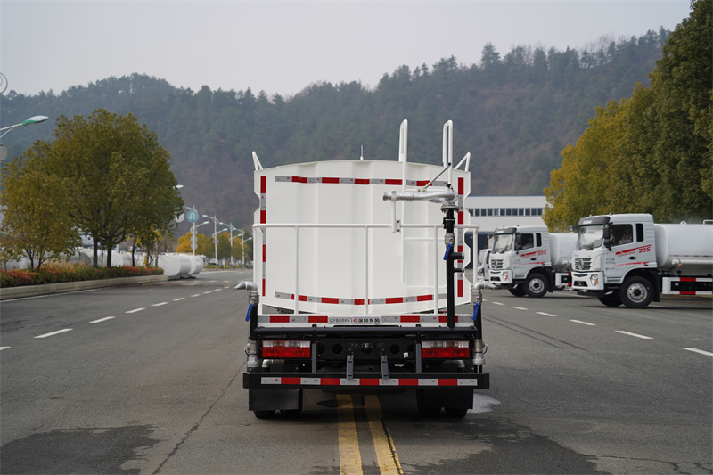 东风股份K6蓝牌洒水车 7方（燃油车）